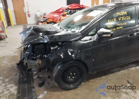 2013 Ford Fiesta Se z USA, uszkodzony, nr VIN 3FADP4BJ8DM204046